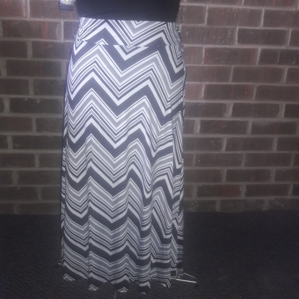 Skirt - Picture 3 of 3